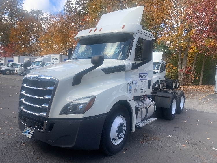 2019 Freightliner Cascadia 126" Day cab photo 3