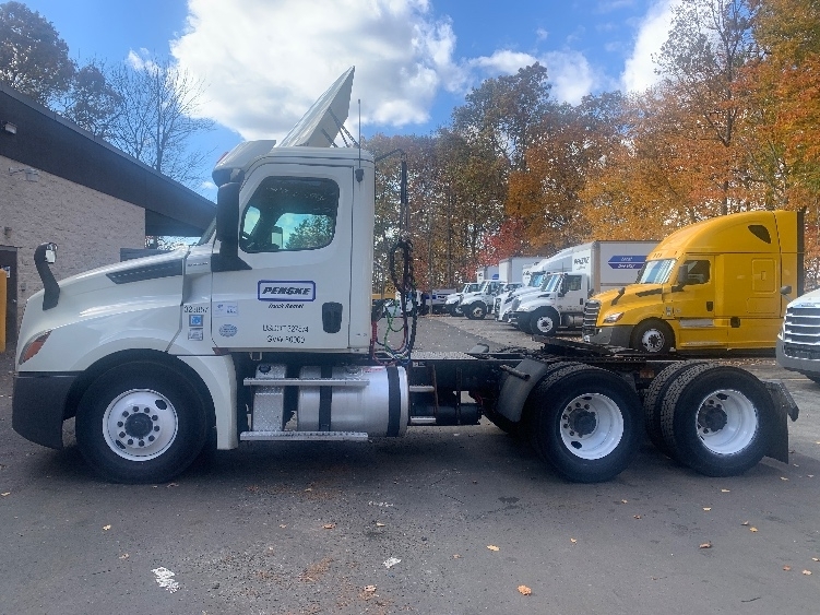 2019 Freightliner Cascadia 126" Day cab photo 4