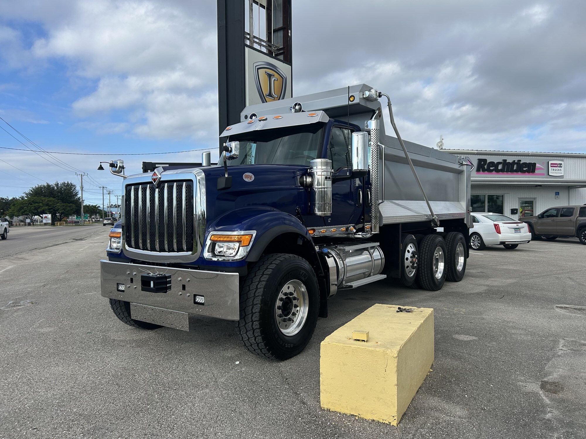 2026 INTERNATIONAL HX520 SFA 6X4 in Fort Myers, FL
