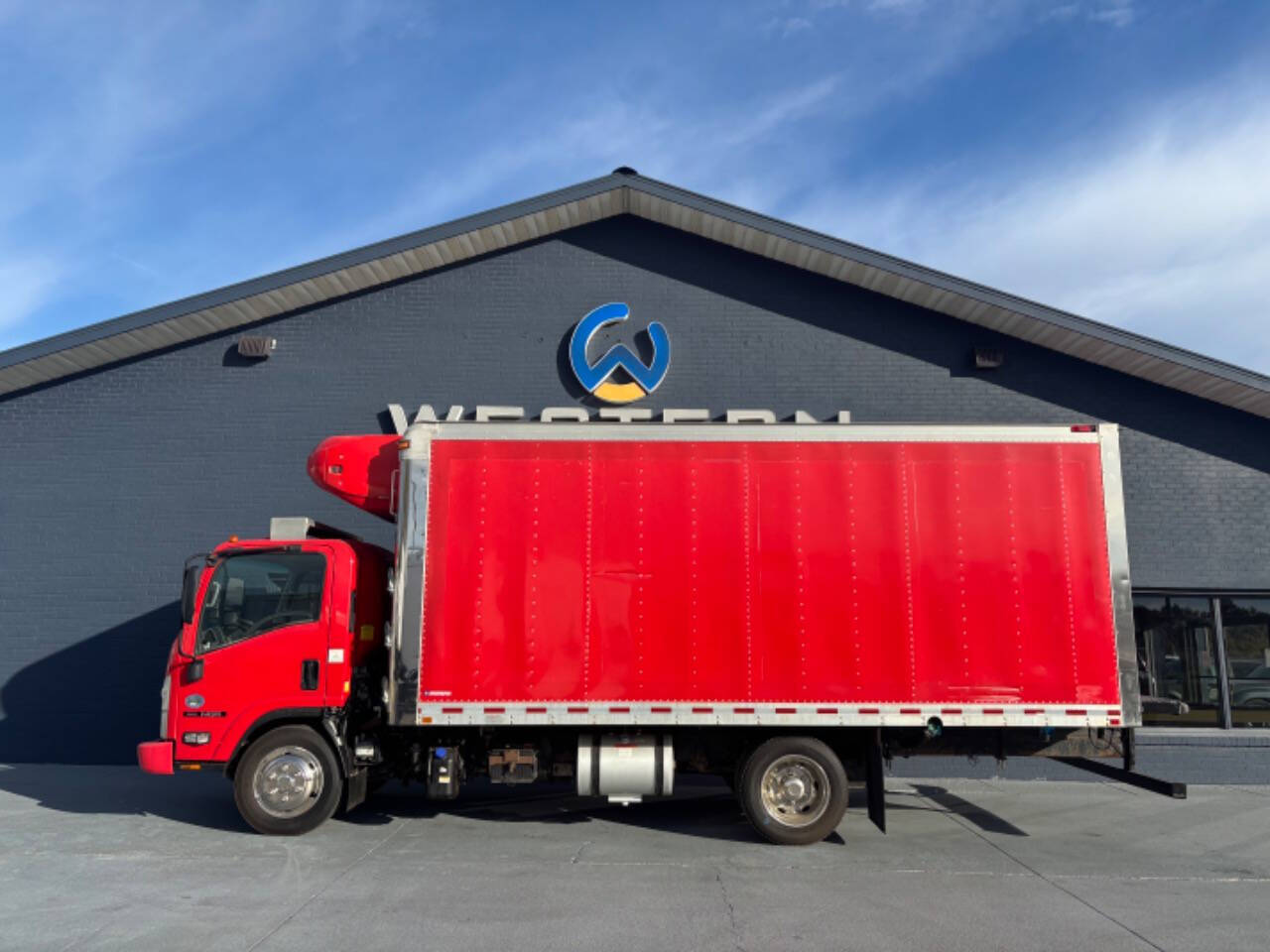 2018 ISUZU NQR in Braidwood, IL
