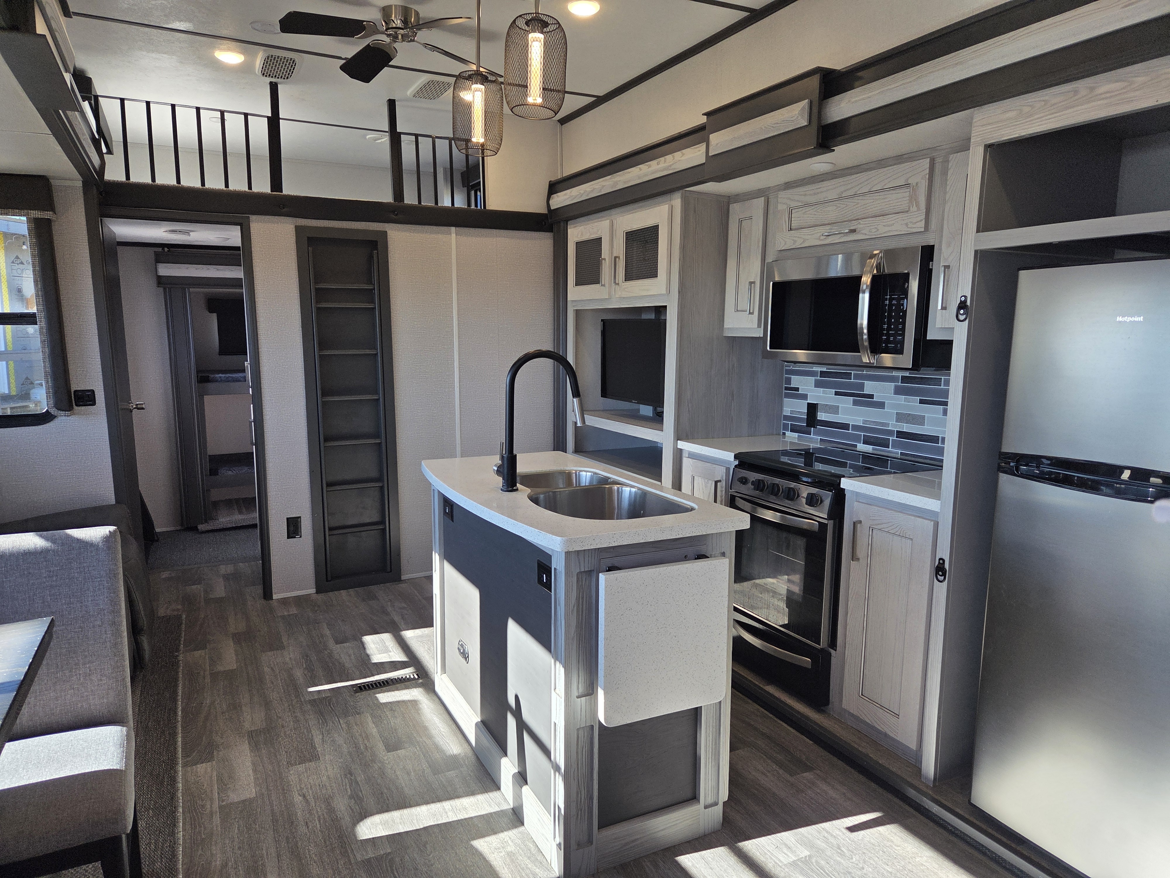 2021 Keystone MONTANA HIGH COUNTRY 334BH RV