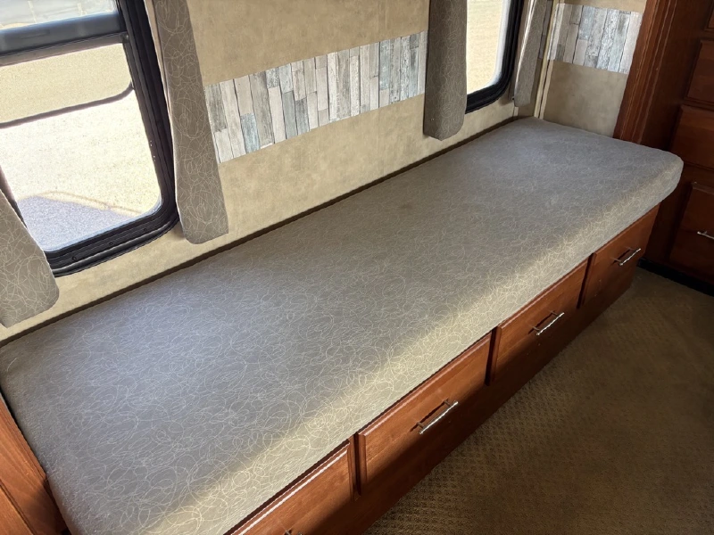 2007 FLEETWOOD DISCOVERY 39L