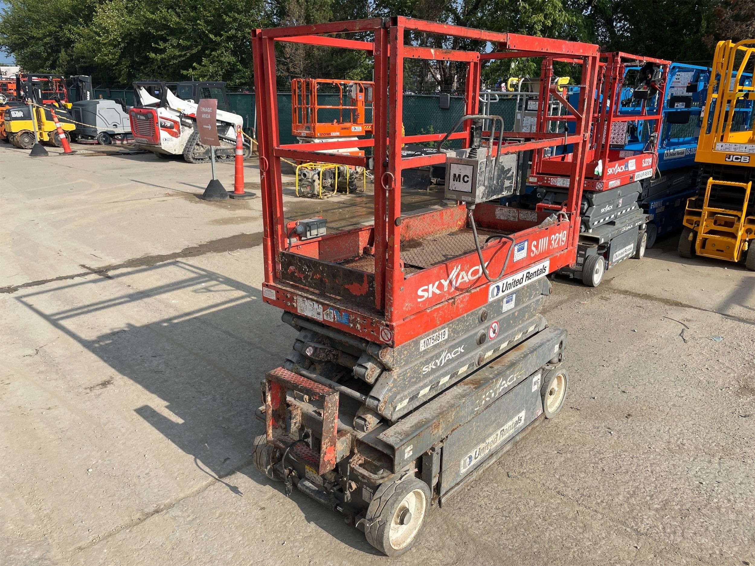 2018 SKYJACK SJIII3219 Scissor Lift in Evansville, IN