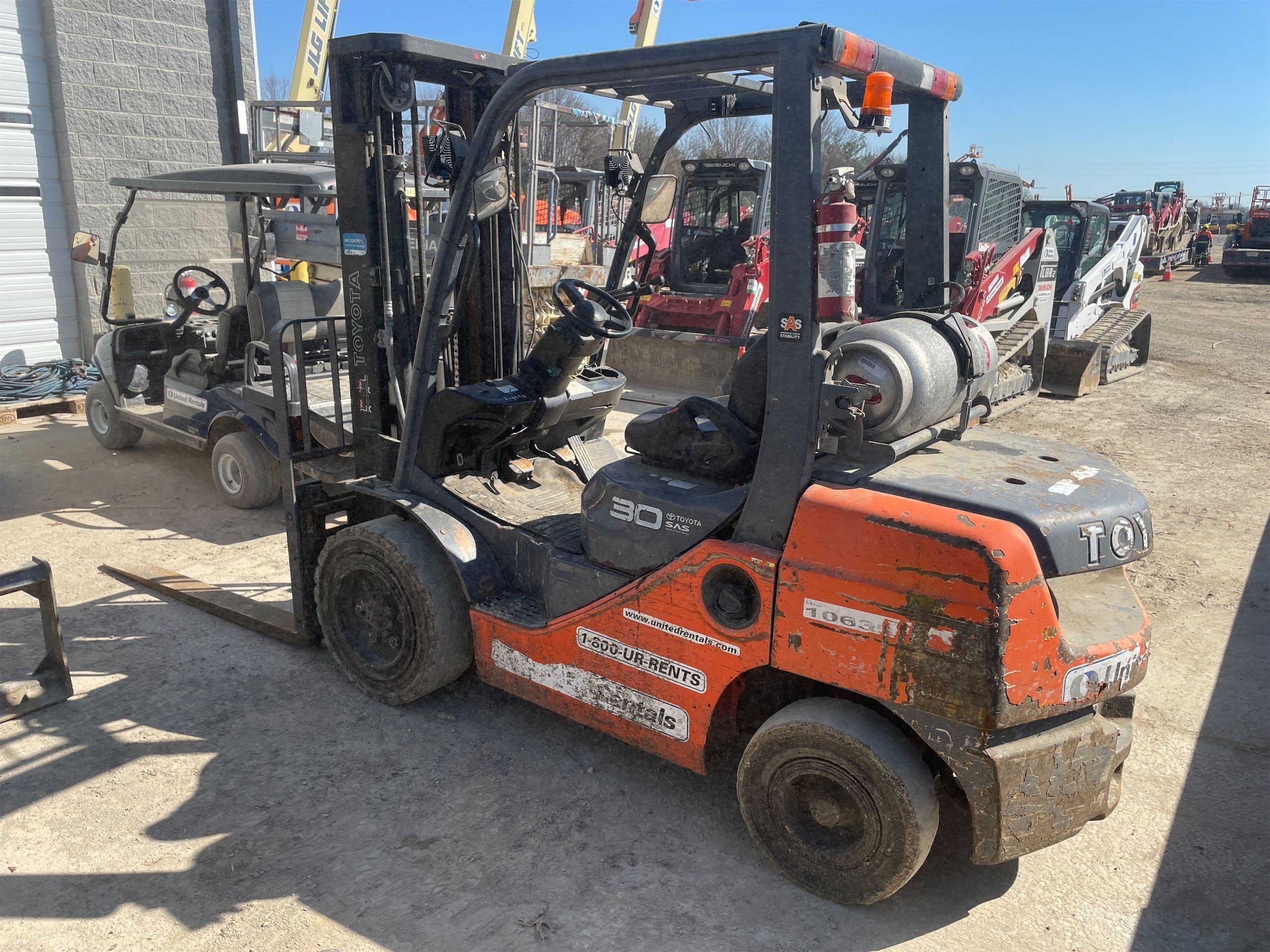 2017 TOYOTA 8FGU30 Warehouse Forklift in Evansville, IN
