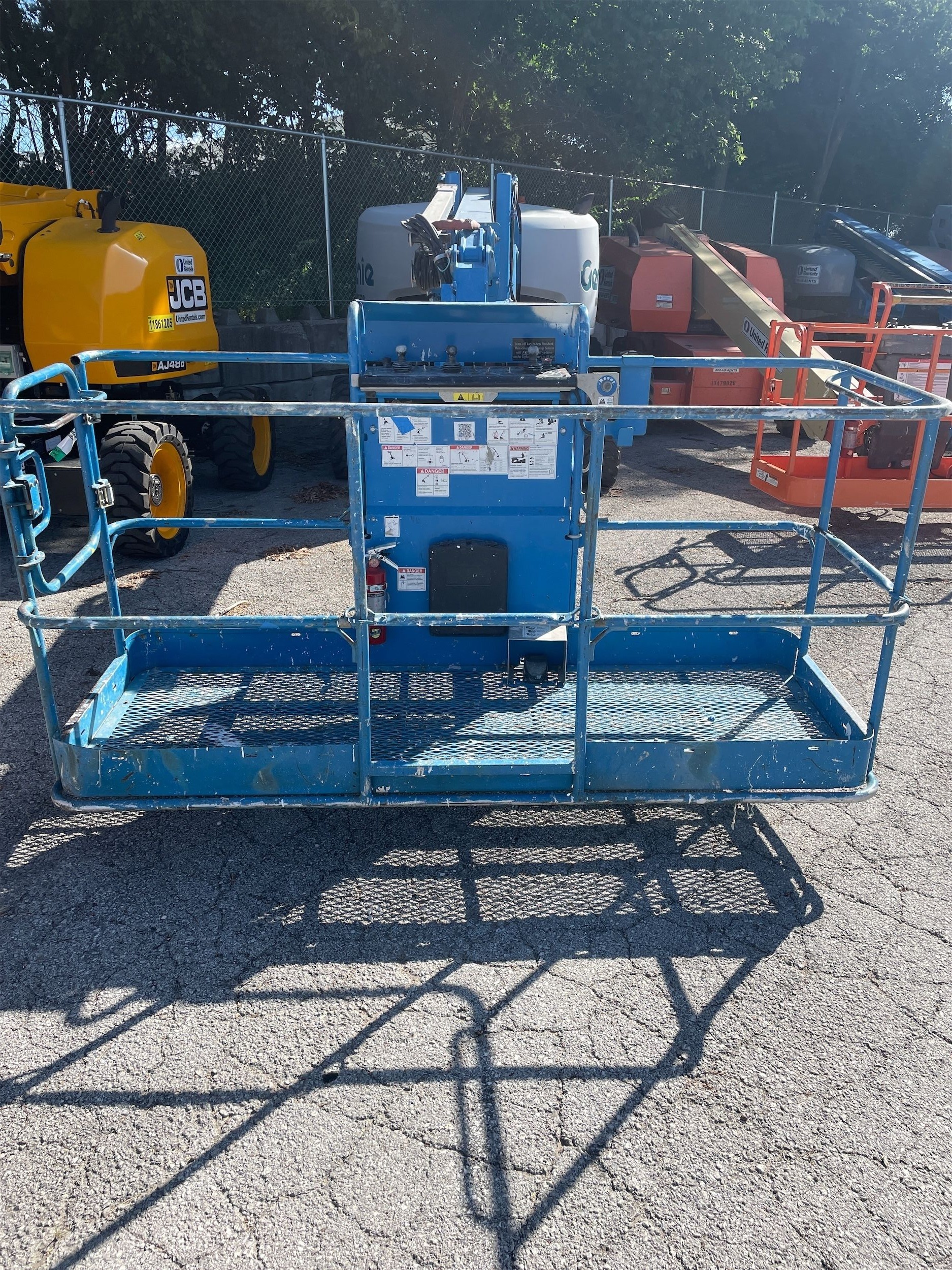 2016 GENIE Z-62/40J Articulating Boom Lift in Earth City, MO
