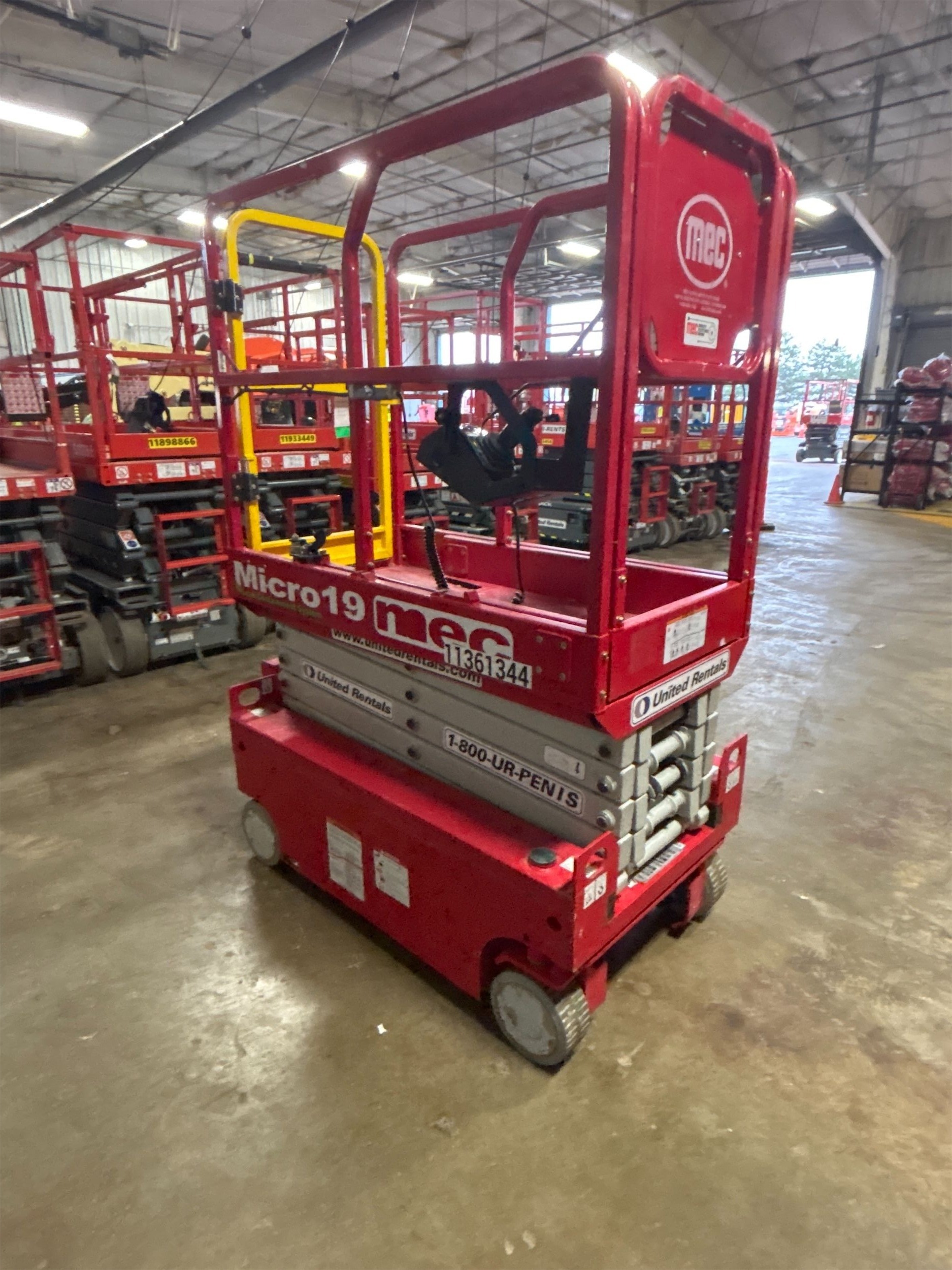 2022 MEC MICRO 19 Scissor Lift in Earth City, MO