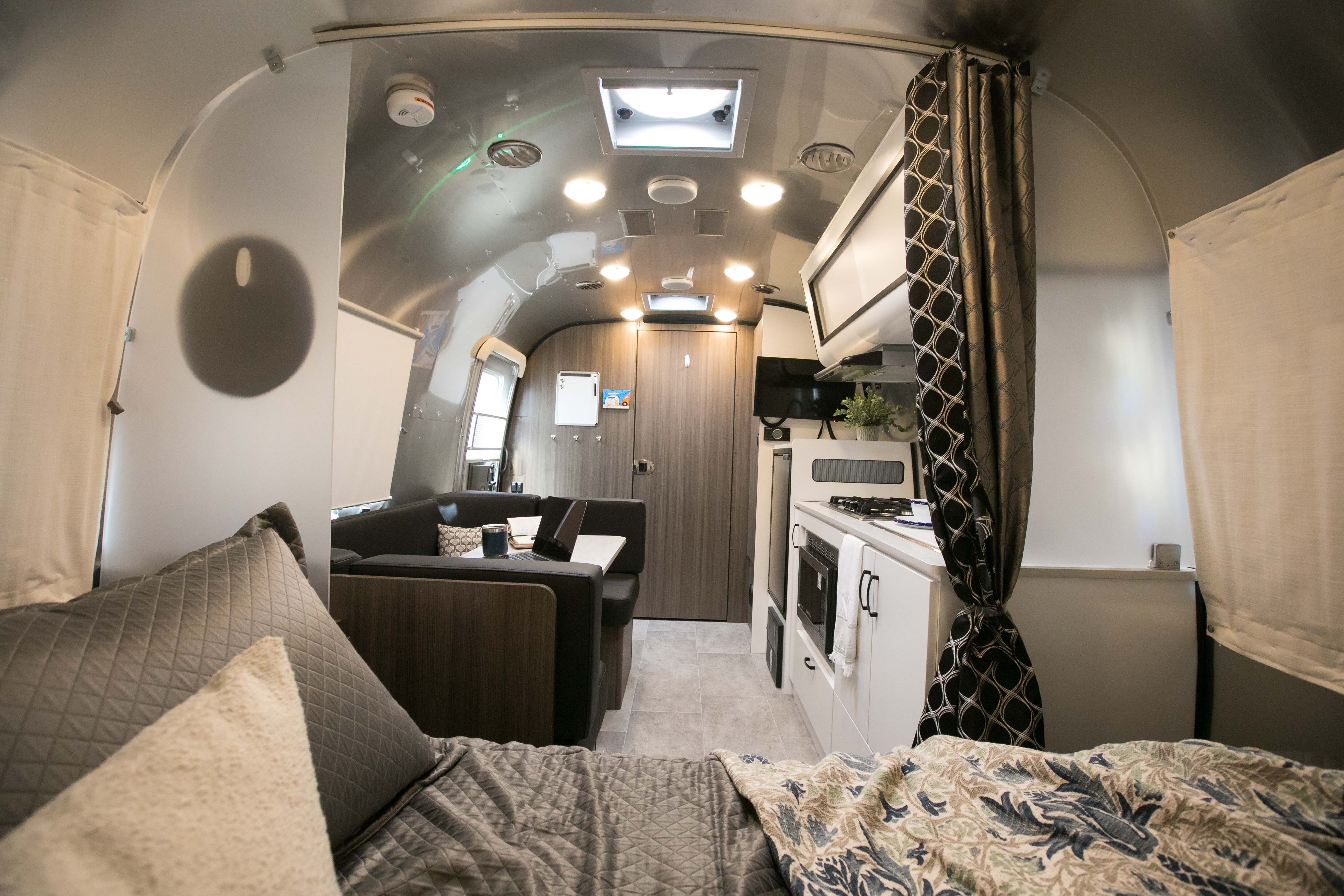 2023 Airstream CARAVEL 22FB RV