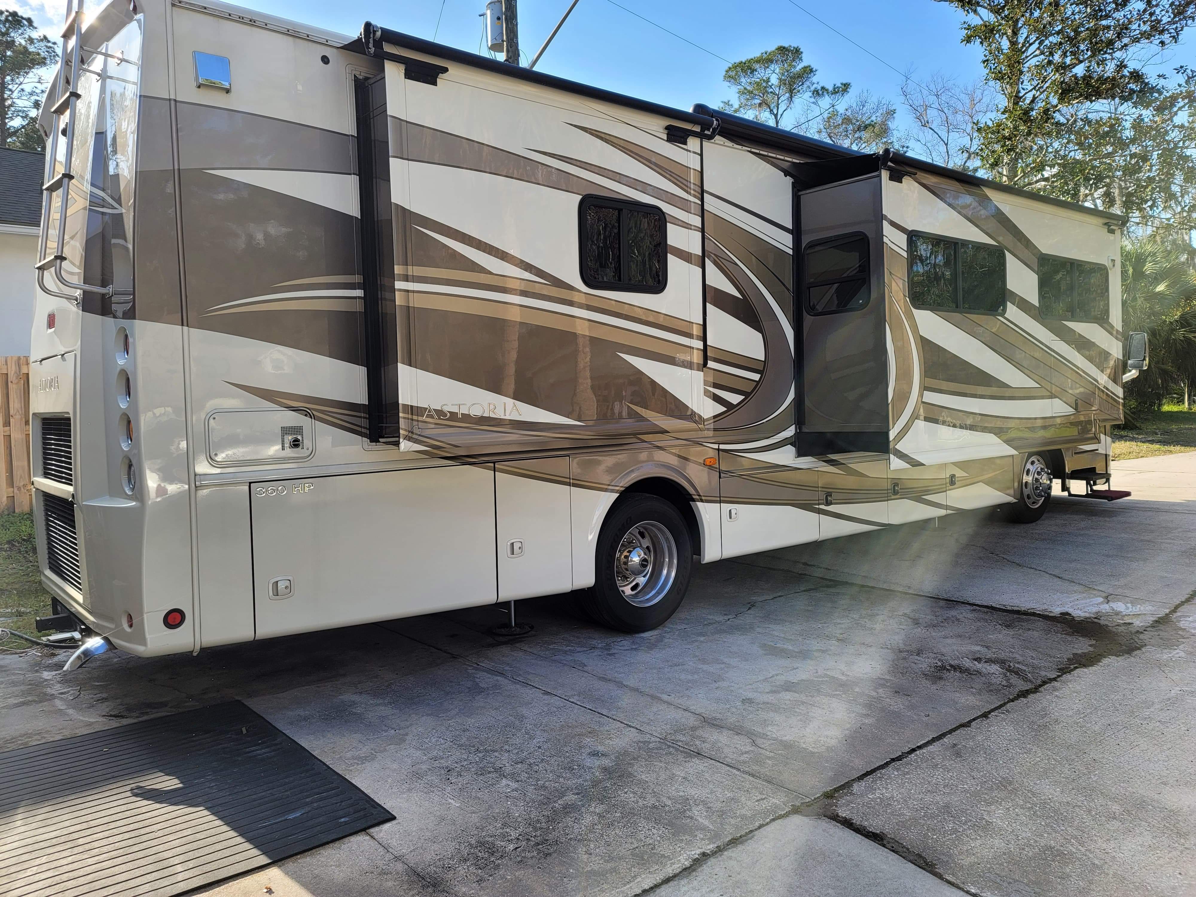 2011 Thor Motor Coach ASTORIA 36MQ in loudon TN