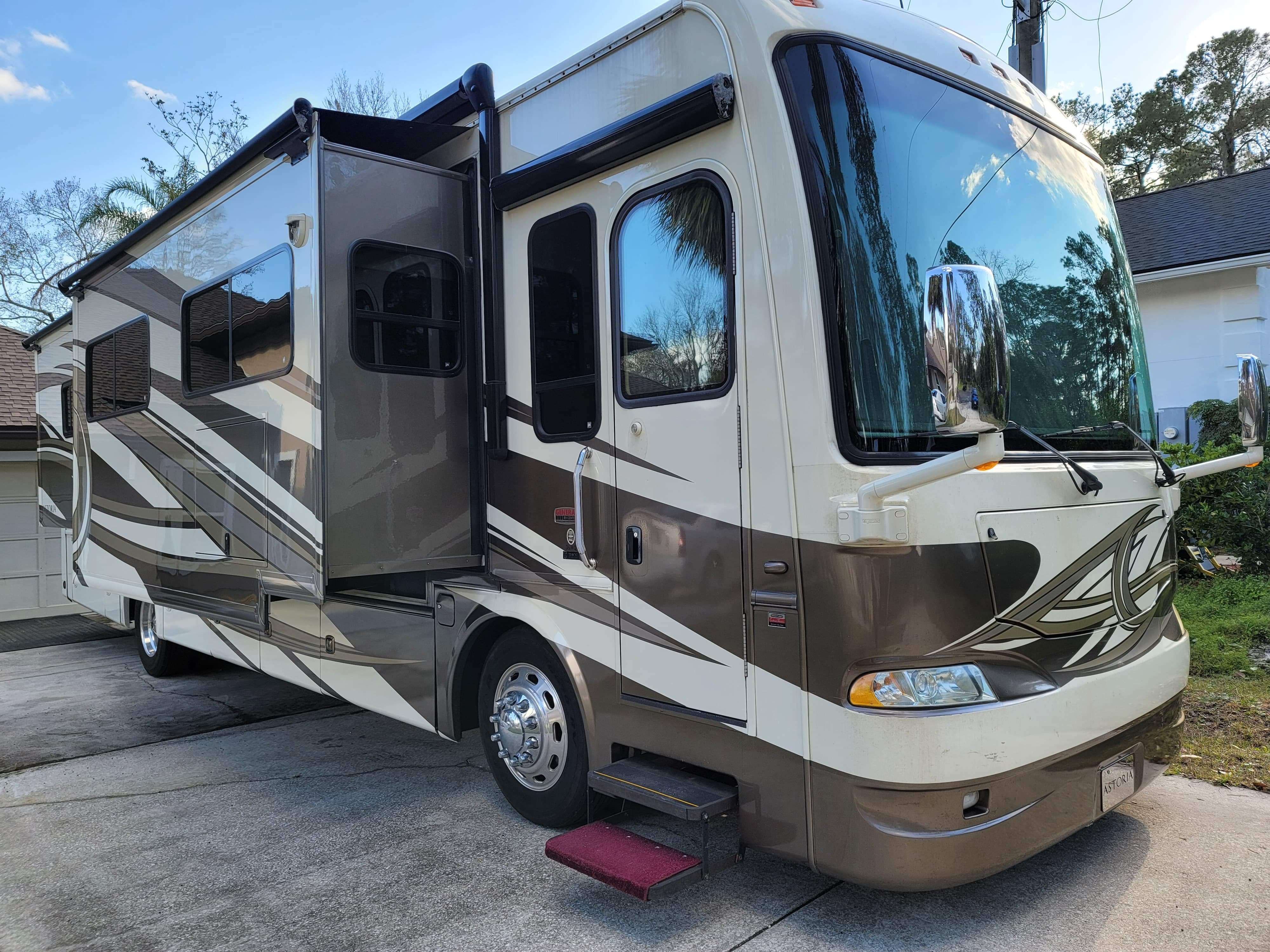 2011 Thor Motor Coach ASTORIA 36MQ in loudon TN