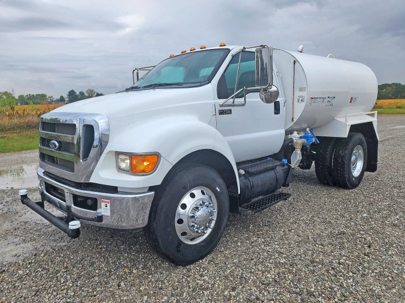 2015 FORD F750 XL SUPER DUTY w/LEDWELL 2000-gal WATER TANKER