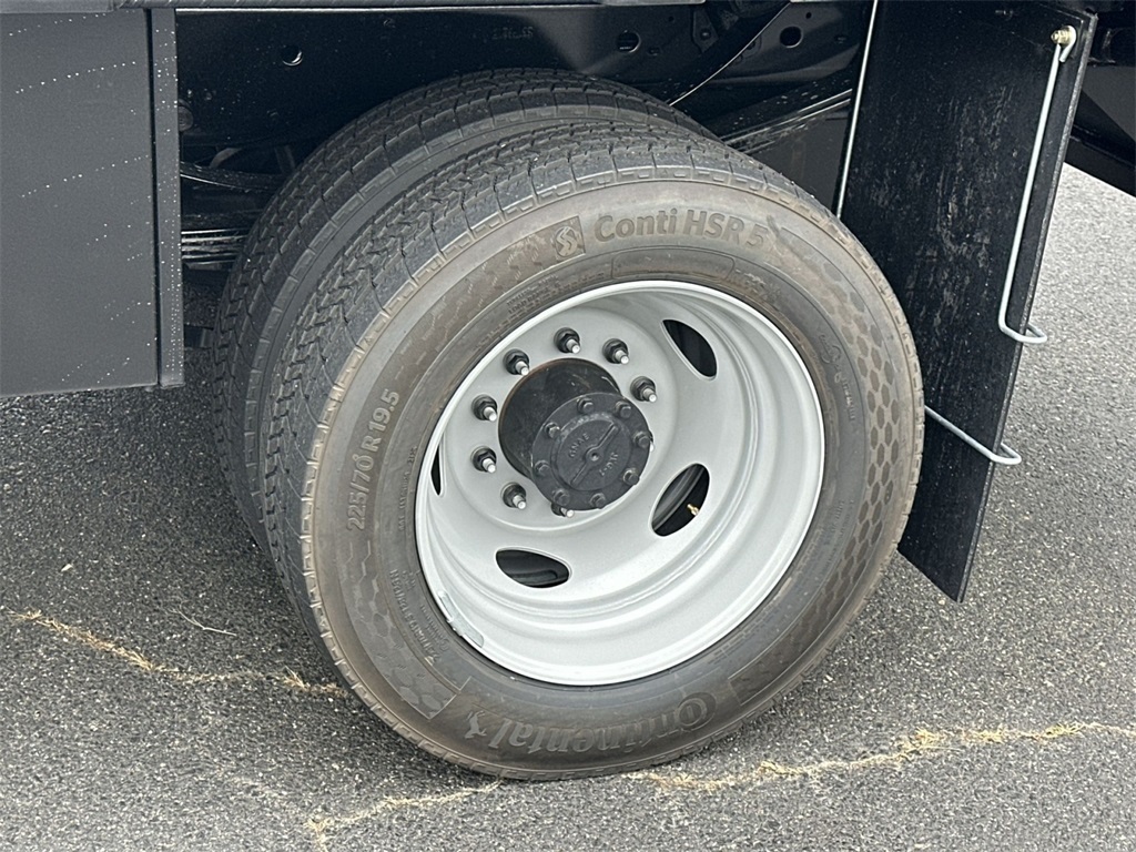 2026 Ford F-550 photo 2