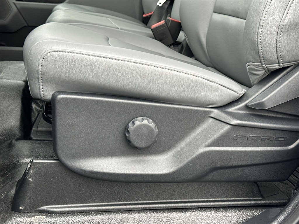 2026 Ford F-550 photo 4