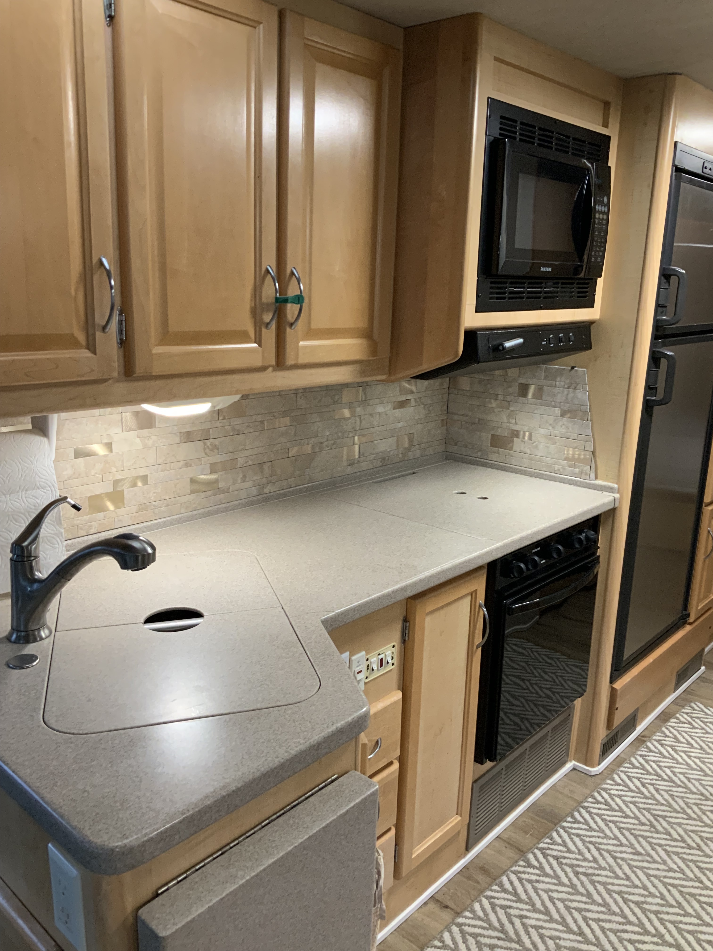 2004 Fleetwood SOUTHWIND 32V in redding CA