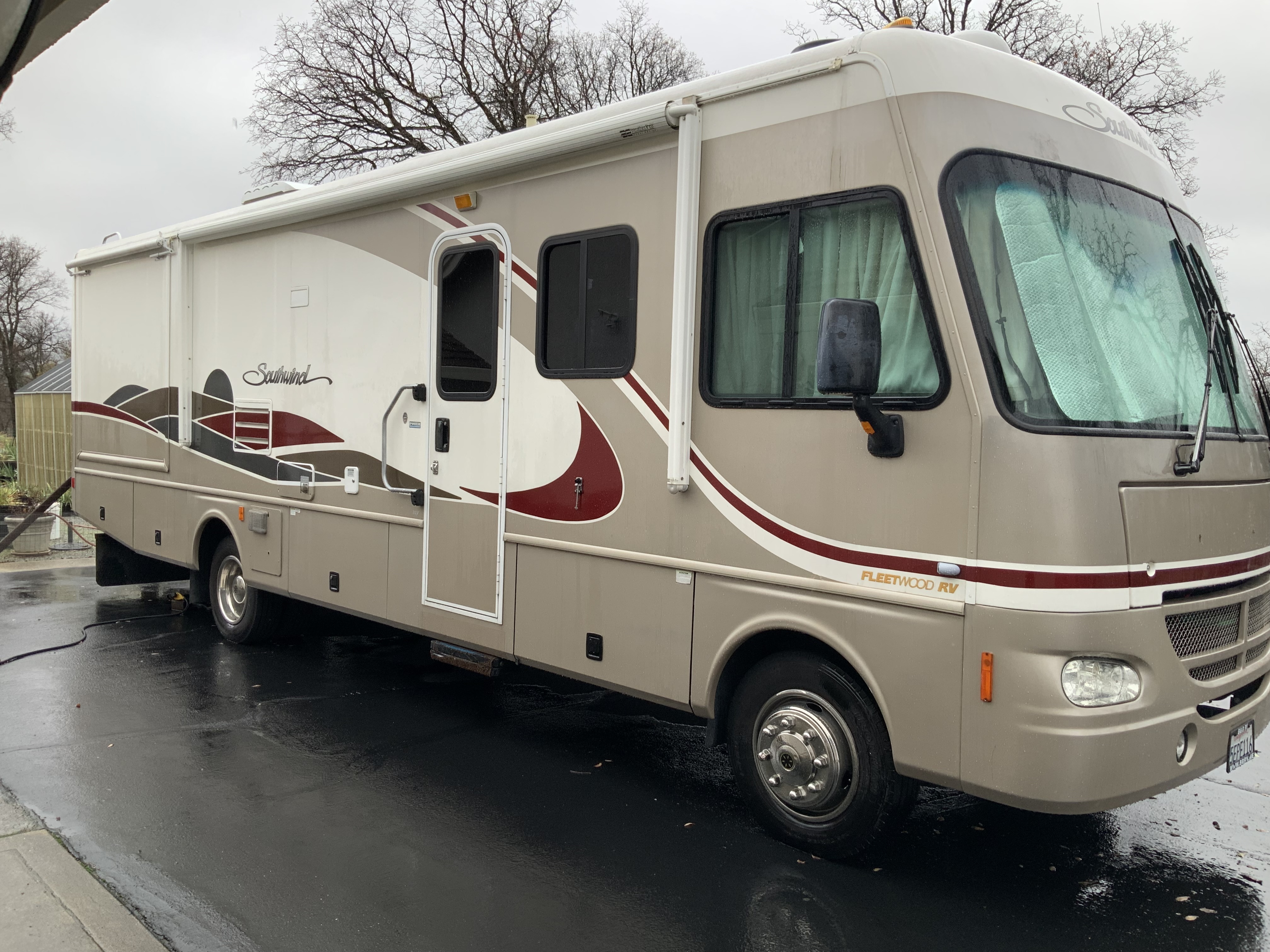 2004 Fleetwood SOUTHWIND 32V RV