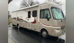 2004 Fleetwood SOUTHWIND 32V RV