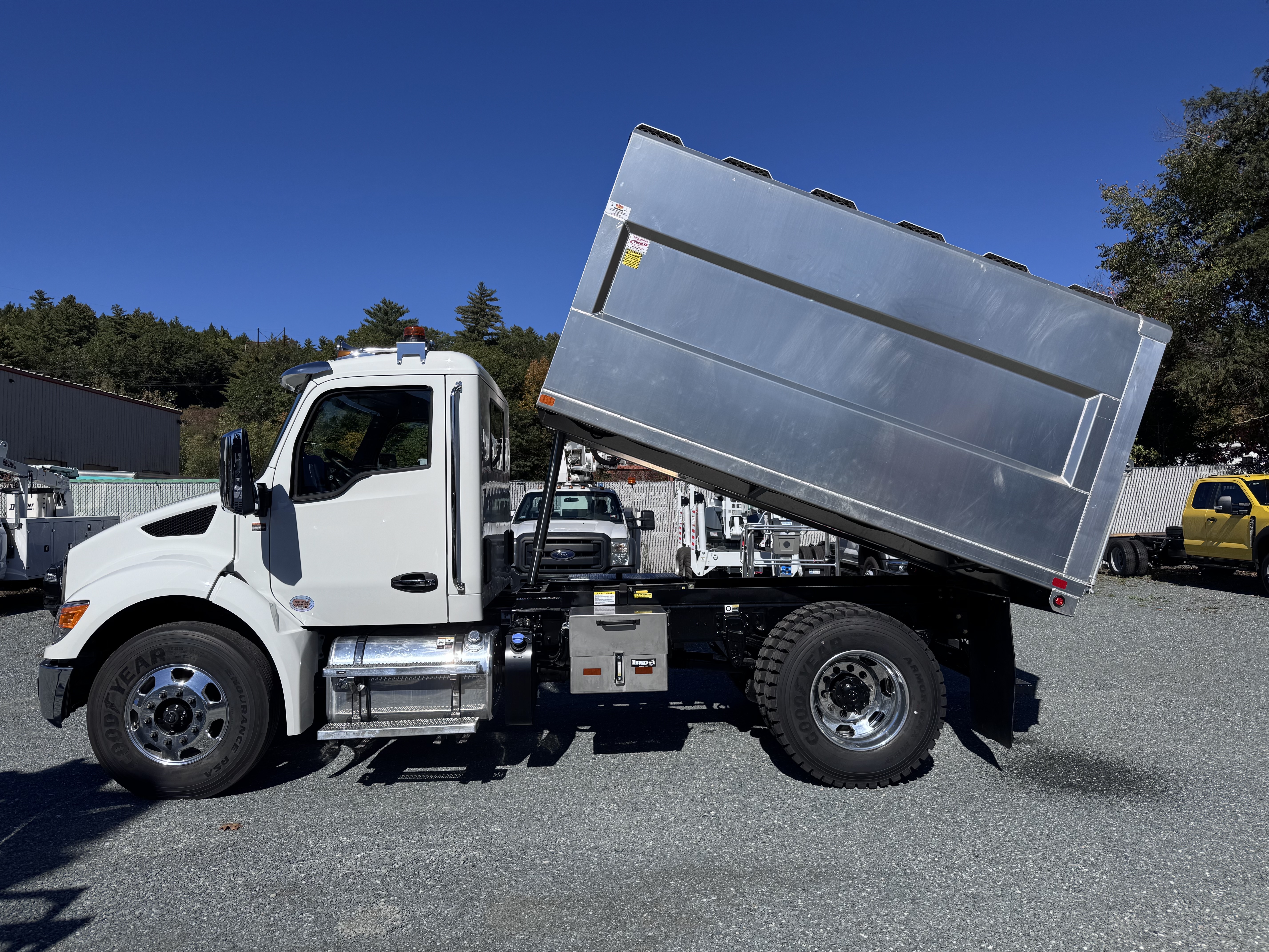 2025 KENWORTH T280 in Raymond, NH