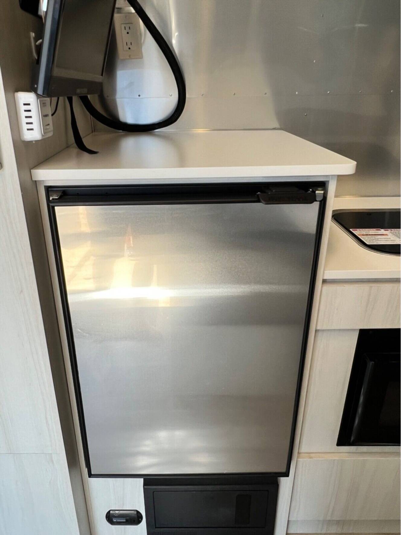 A photo of this 2021 Airstream BAMBI 22FB