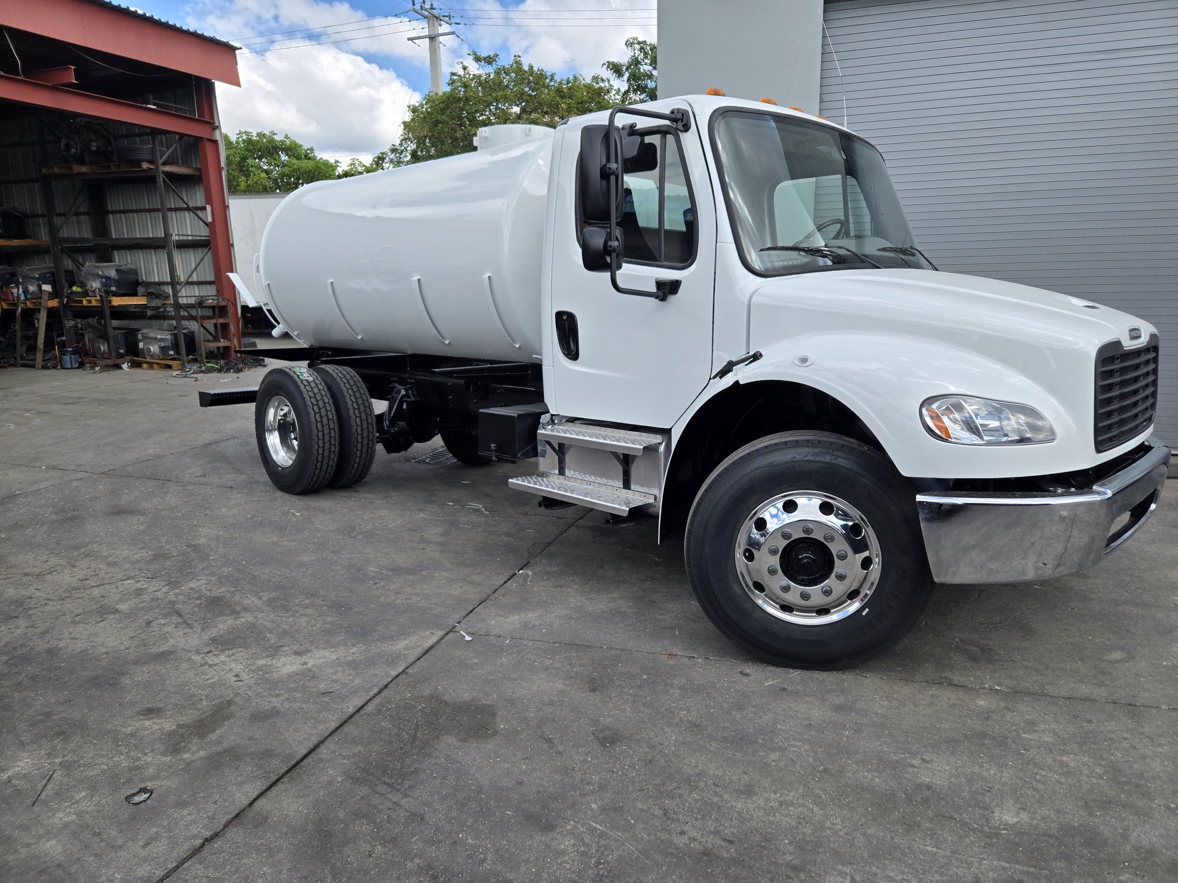 2024 FREIGHTLINER BUSINESS CLASS M2 106 in Miami, FL