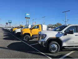 2024 ISUZU NPR HD