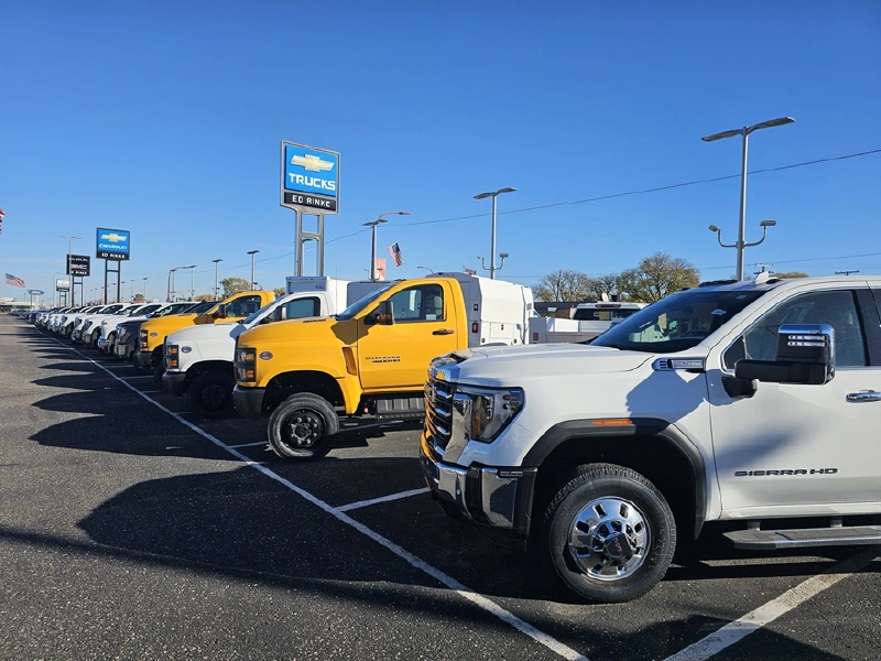 2024 ISUZU NPR HD