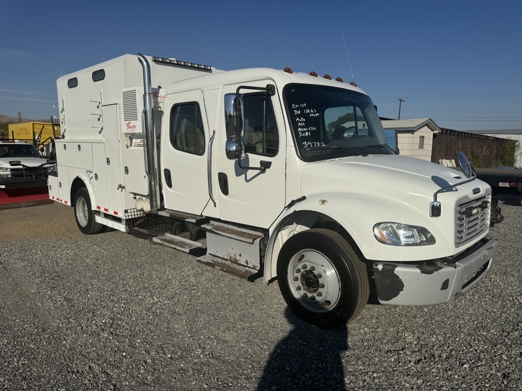2014 FREIGHTLINER BUSINESS CLASS M2 106 in Yakima, WA