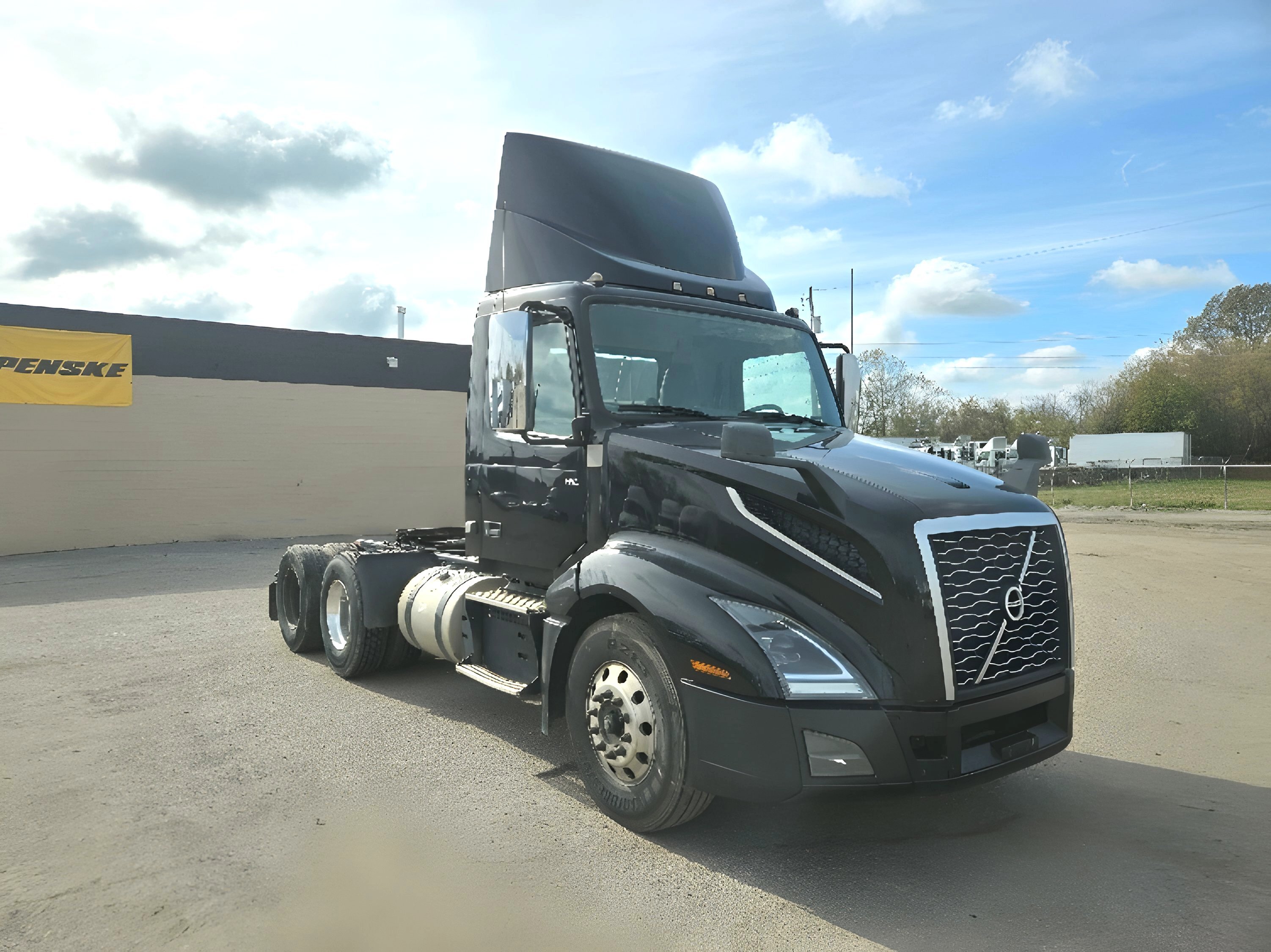2020 VOLVO VNL64T300 in Flint, MI