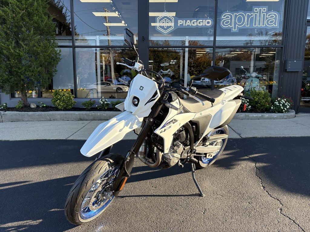 2025 Suzuki DR-Z4SM BASE in Huntington Station, NY