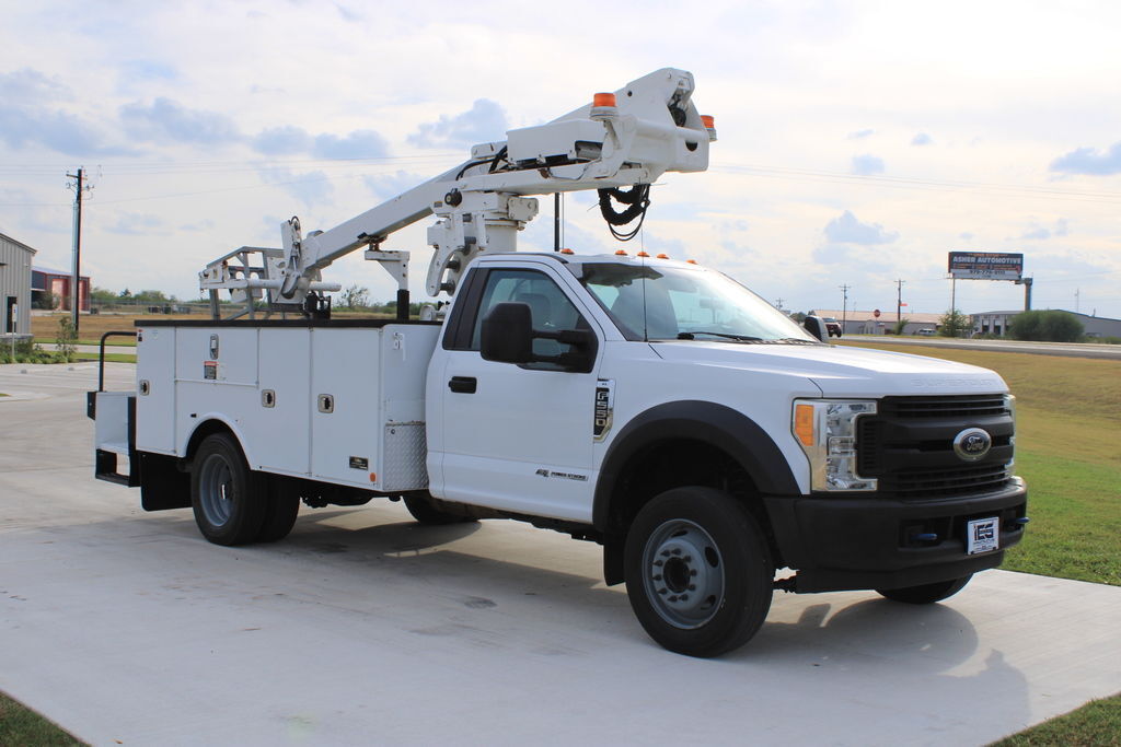 2017 FORD F-550 / Altec AT235P in Bryan, TX