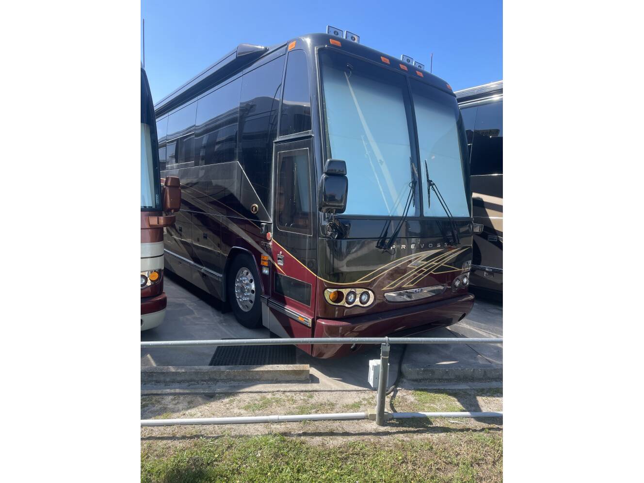 A photo of this 2005 Featherlite Coaches PREVOST