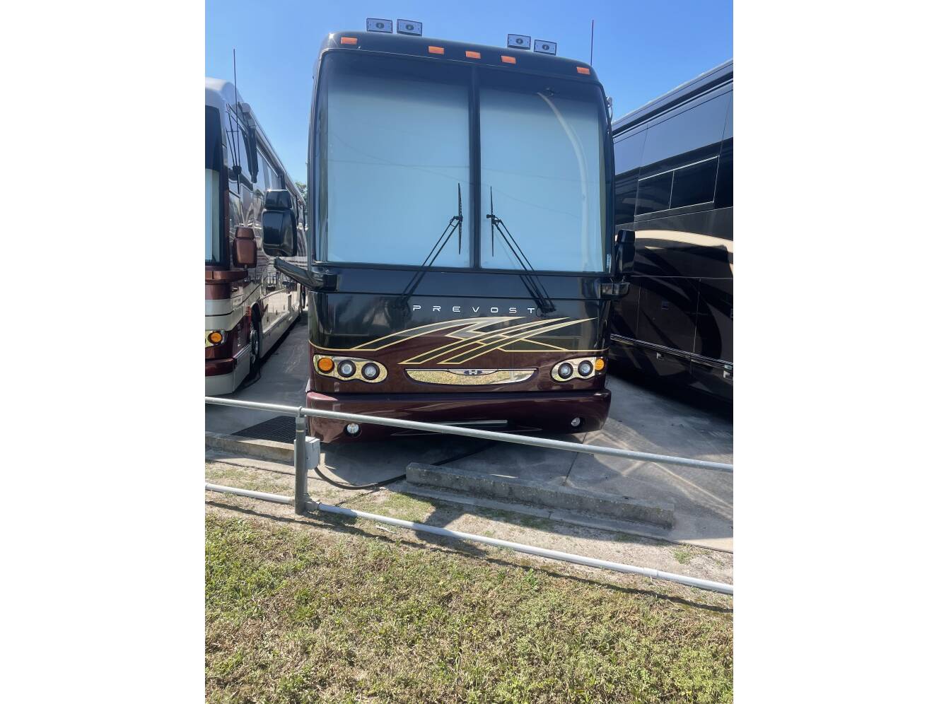 A photo of this 2005 Featherlite Coaches PREVOST