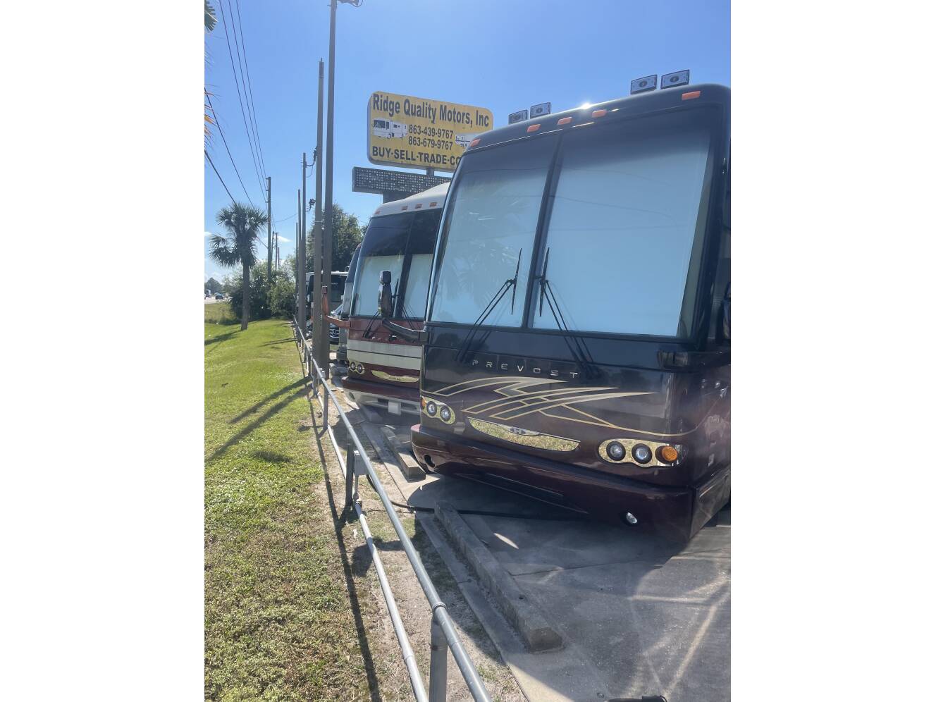 A photo of this 2005 Featherlite Coaches PREVOST