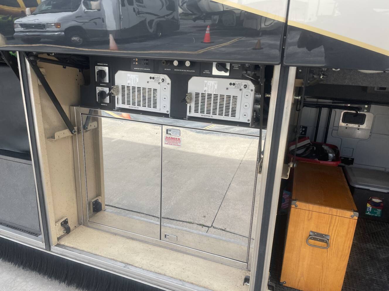 A photo of this 2005 Featherlite Coaches PREVOST