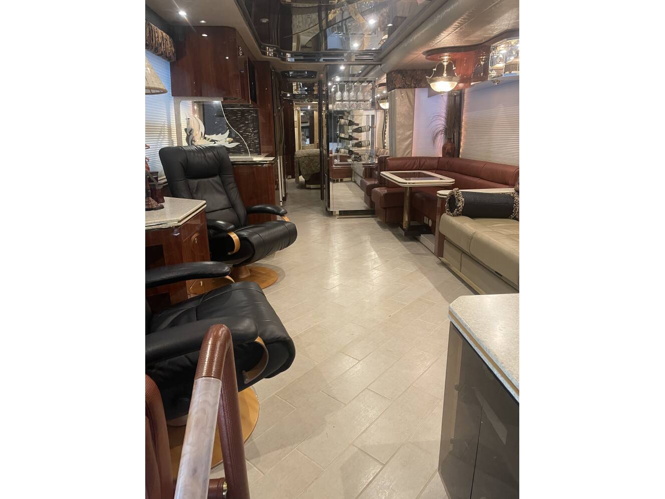 A photo of this 2005 Featherlite Coaches PREVOST