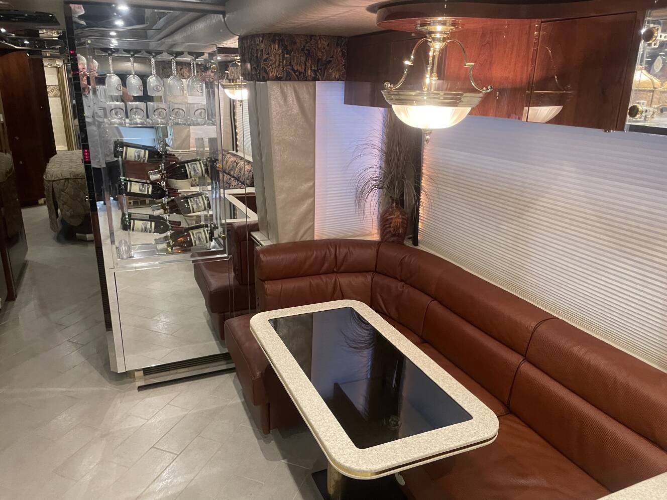 A photo of this 2005 Featherlite Coaches PREVOST