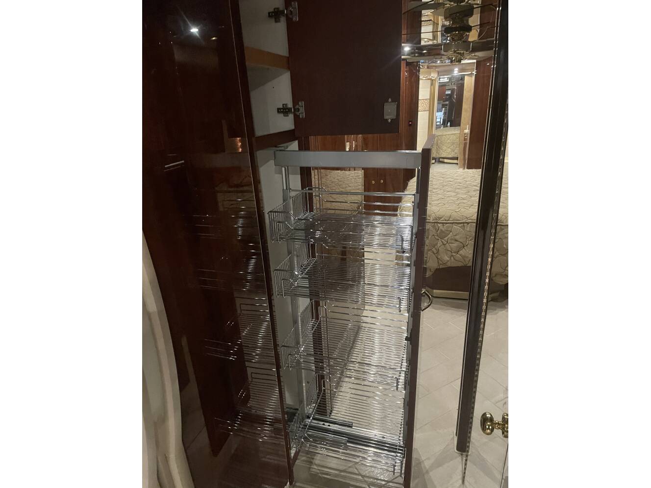 A photo of this 2005 Featherlite Coaches PREVOST