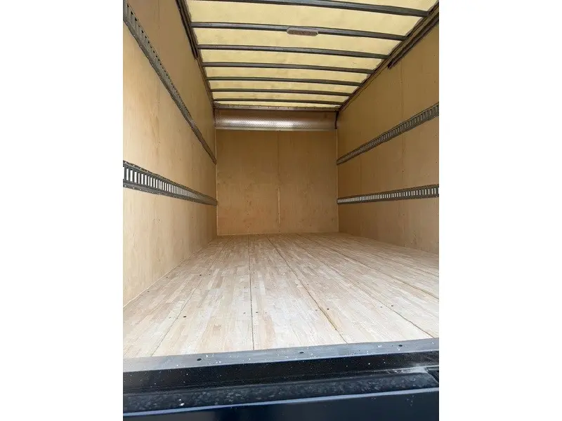2025 ISUZU NPR HD