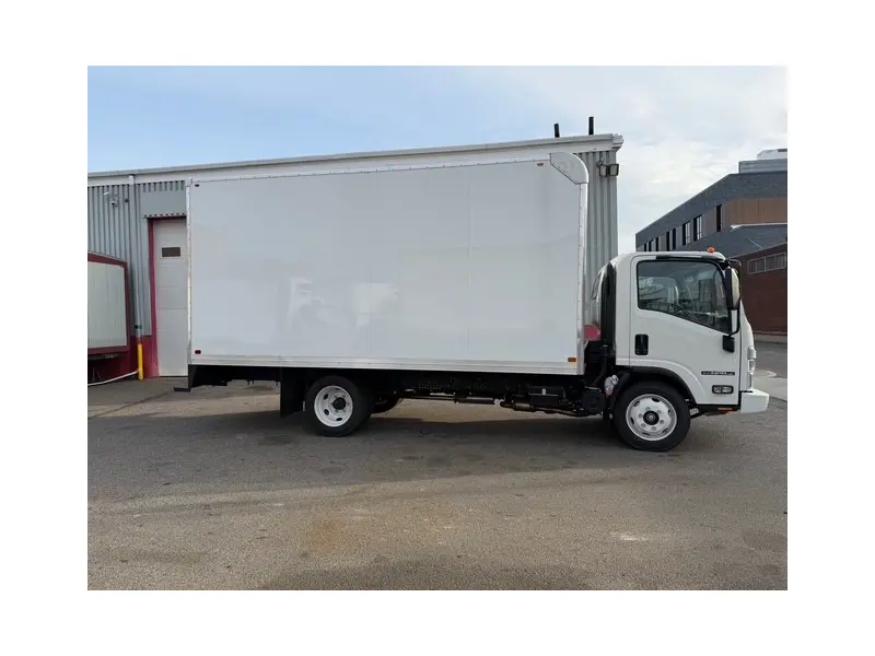 2025 ISUZU NPR HD