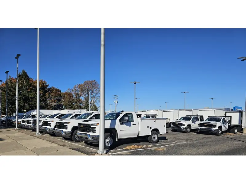 2025 ISUZU NRR