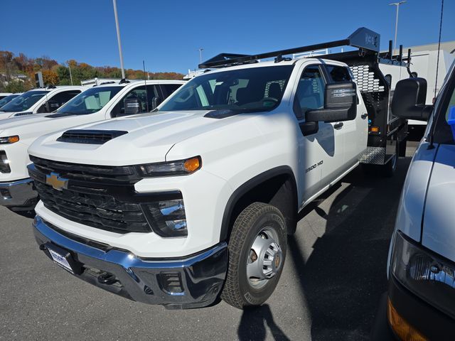 2025 Chevrolet Silverado 3500HD Work Truck photo 2