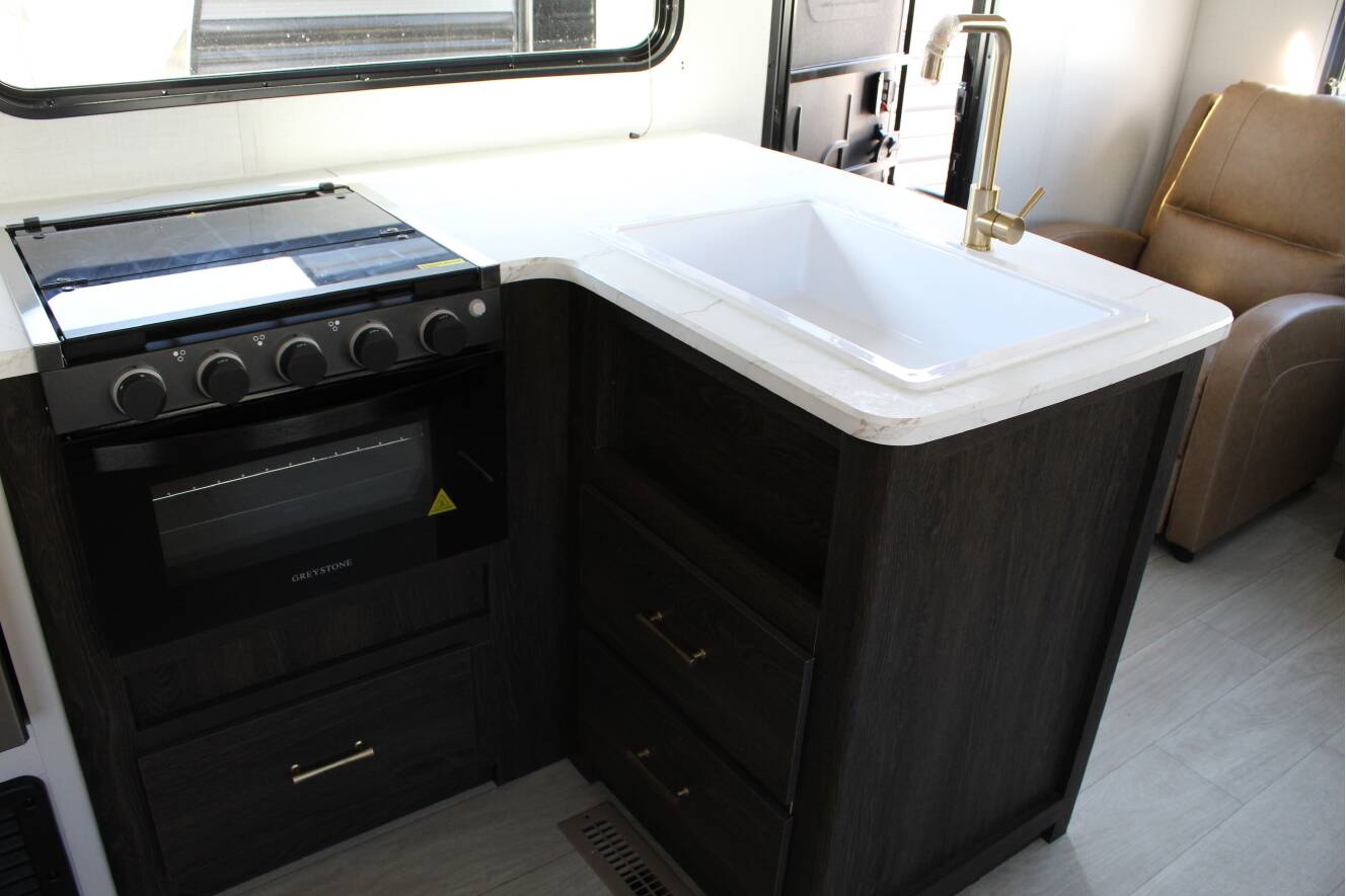 A photo of this 2026 Crossroads ZINGER 260RL