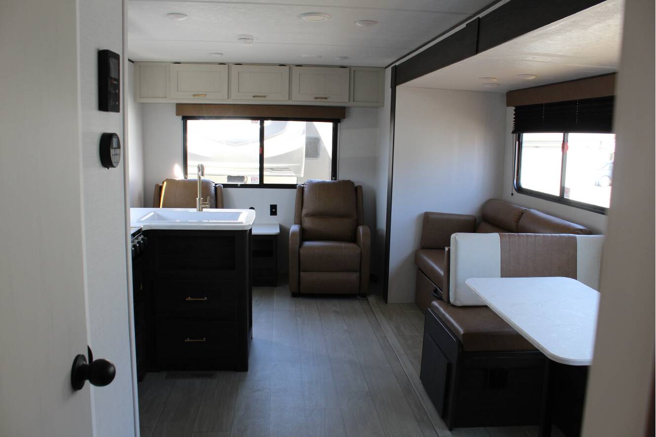 A photo of this 2026 Crossroads ZINGER 260RL