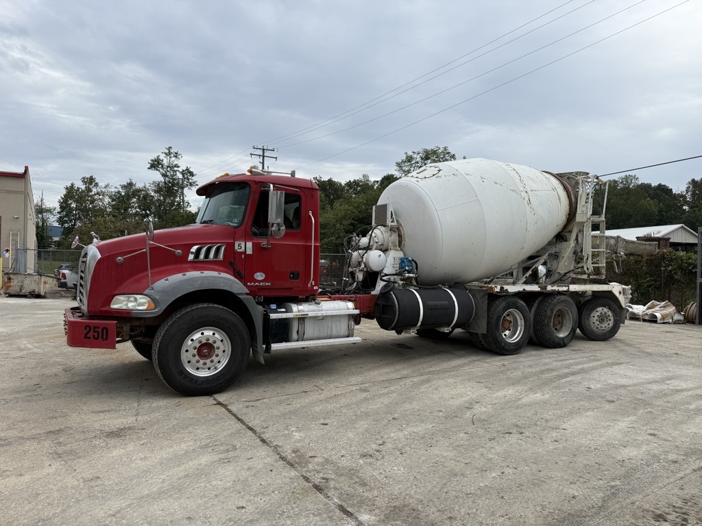 2017 MACK GU713 in Chantilly, VA
