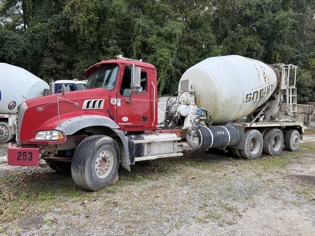2017 MACK GU713 in Chantilly, VA