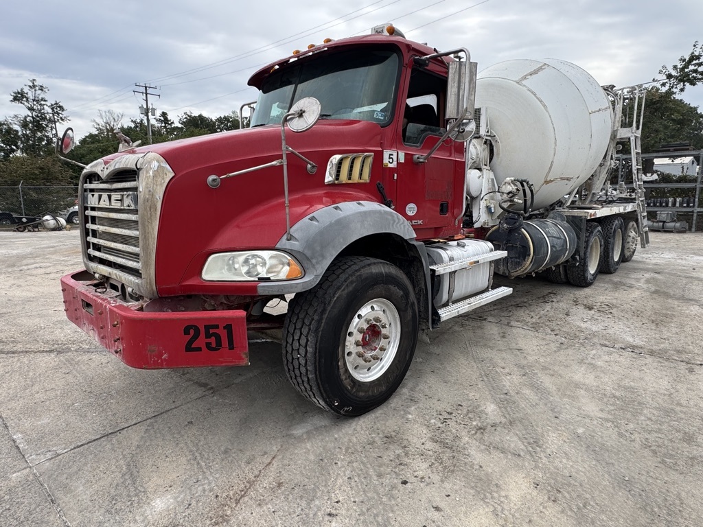 2017 MACK GU713 in Chantilly, VA