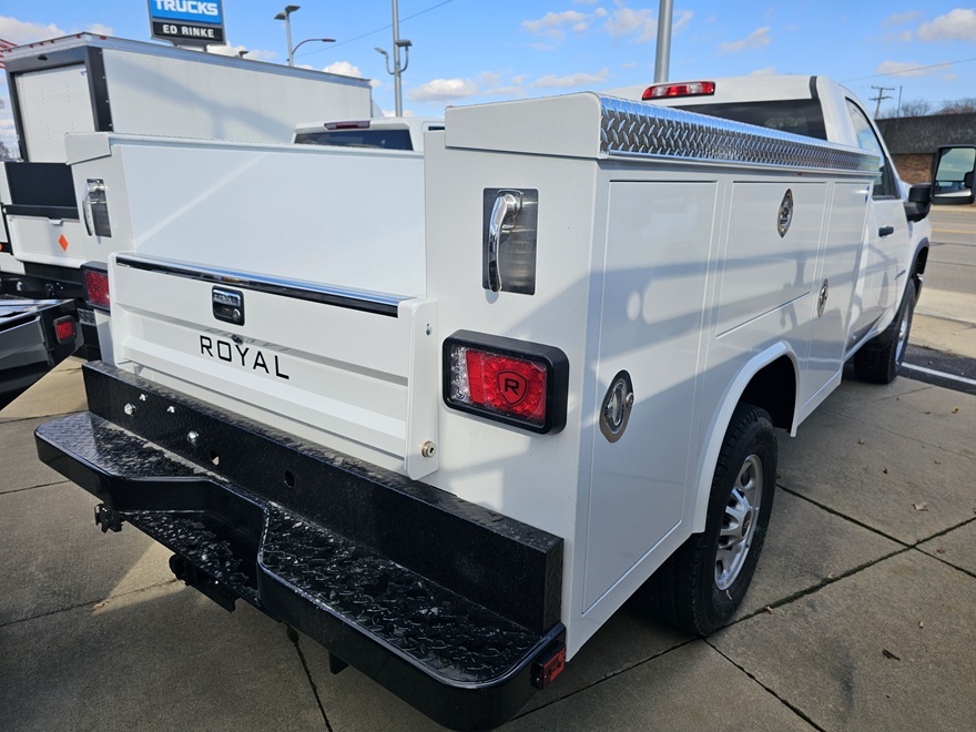 2024 CHEVROLET SILVERADO in Center Line, MI