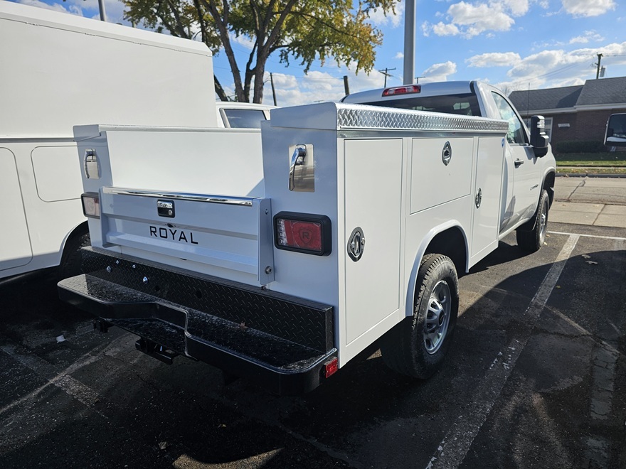 2024 CHEVROLET SILVERADO in Center Line, MI
