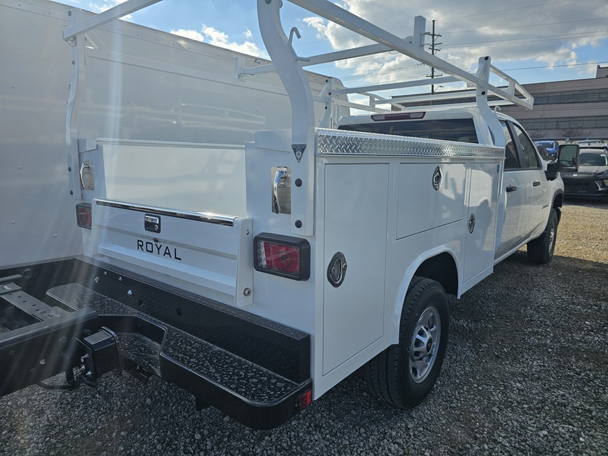 2024 CHEVROLET SILVERADO in Center Line, MI