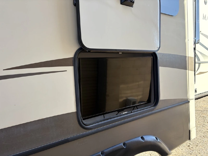 2017 KEYSTONE MONTANA 3660RL