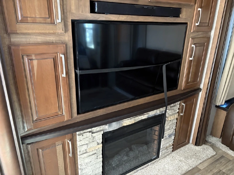 2017 KEYSTONE MONTANA 3660RL
