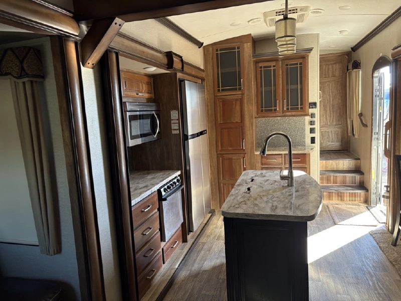 2017 KEYSTONE MONTANA 3660RL